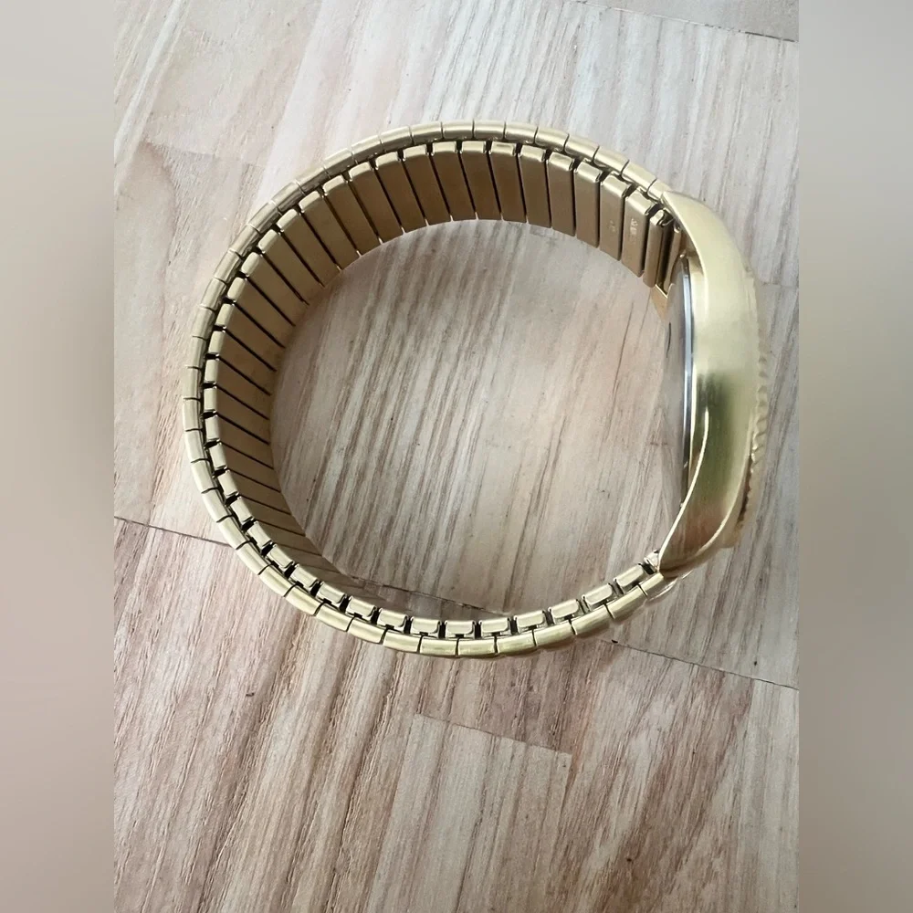 Acqua mens gold tone classic dress watch NEW BATTERY